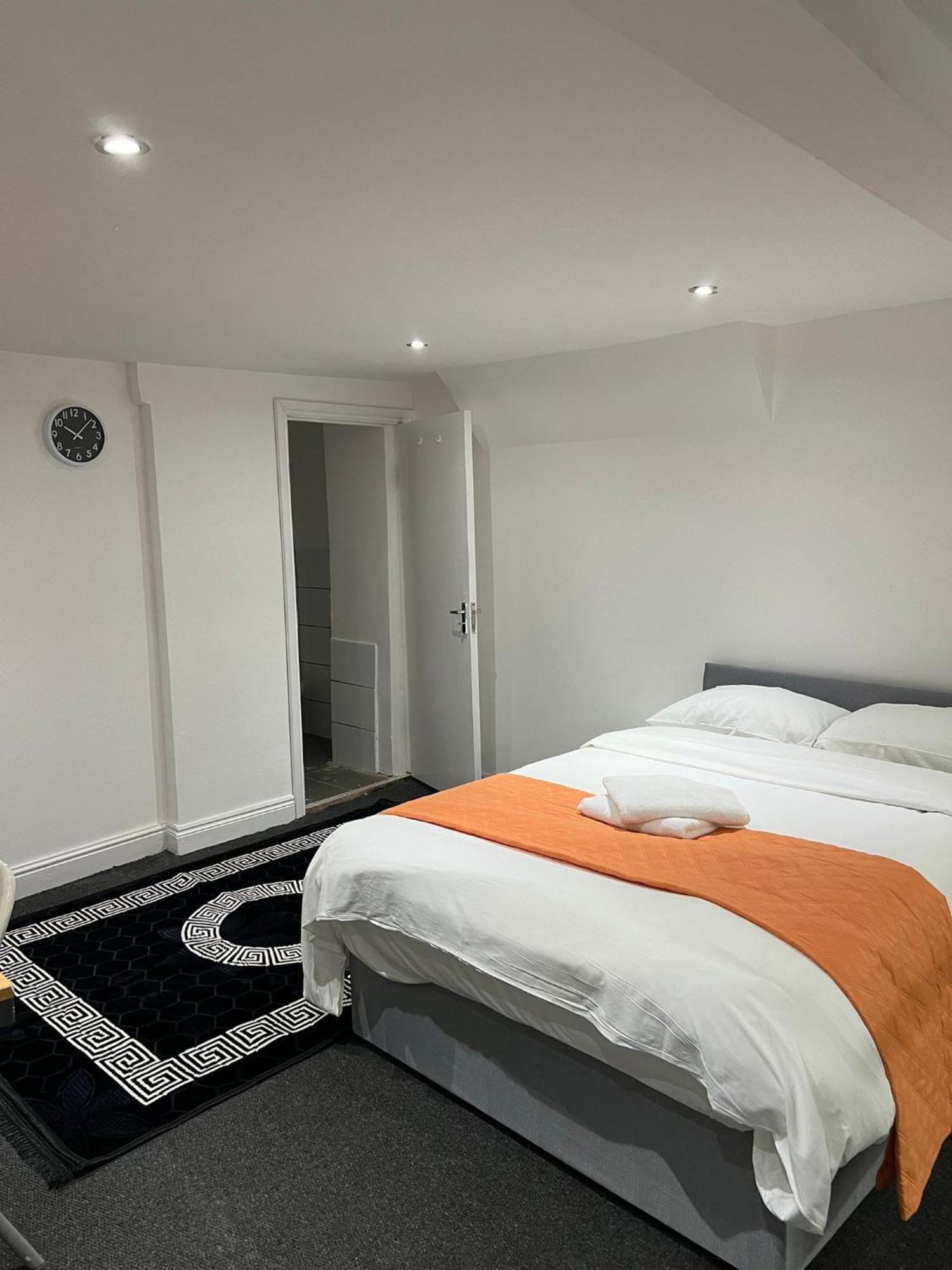 Apartamento Starlet Manor Park Londres Exterior foto