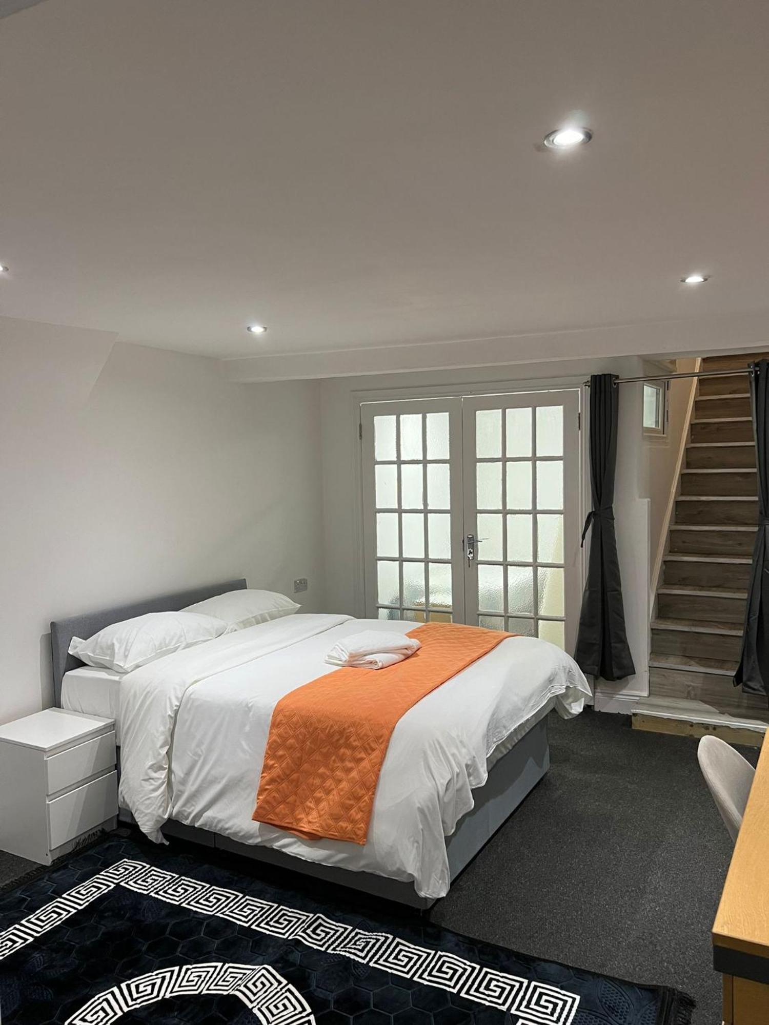 Apartamento Starlet Manor Park Londres Exterior foto